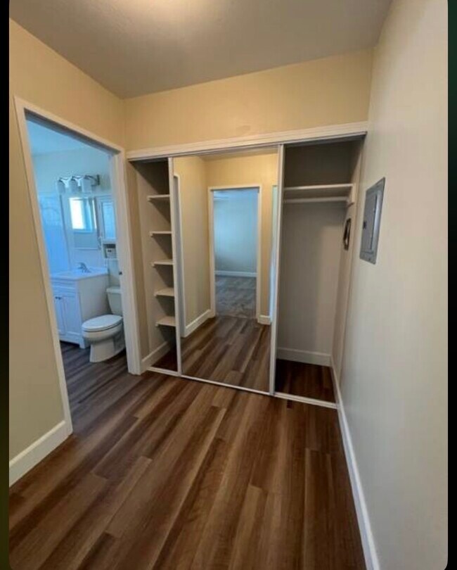 Building Photo - 2555 Sir Francis Drake Blvd