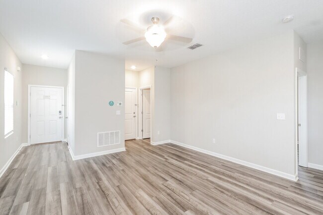 Building Photo - 960 Kelly Fern Lp