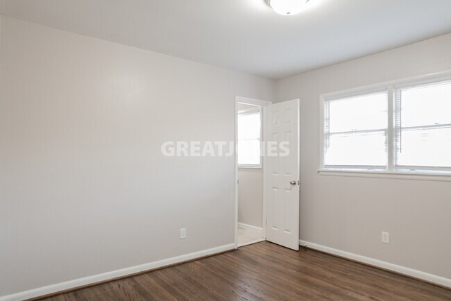 Building Photo - 852 86th Pl S