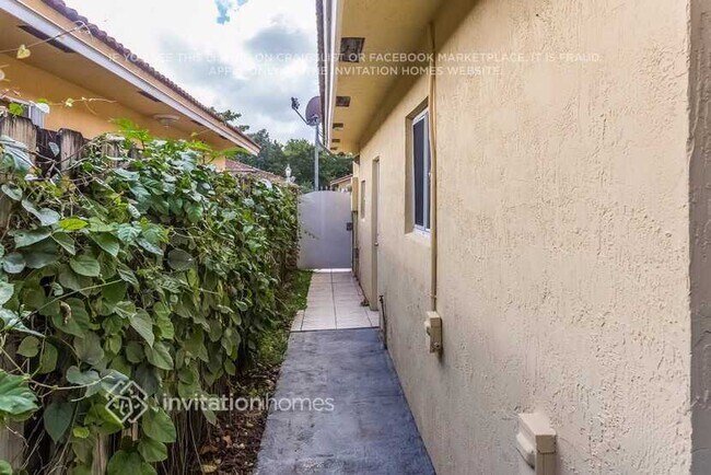 Foto del edificio - 18001 SW 139th Path