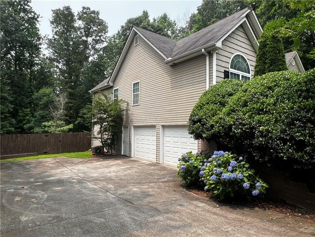 Building Photo - 633 Forest Pine Dr
