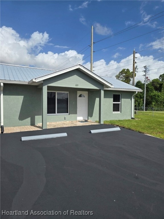 Building Photo - 613 Memorial Dr