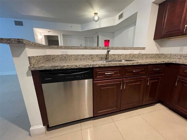 Foto del edificio - 4848 N State Rd 7