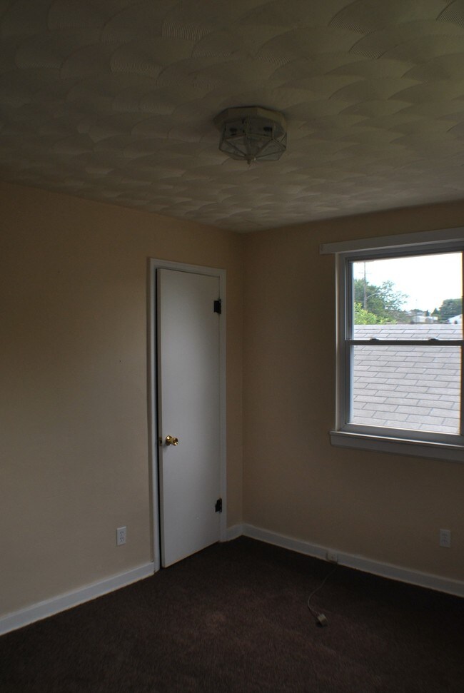 703 E Pittsburgh McKeesport Blvd, North Versailles, PA 15137 House