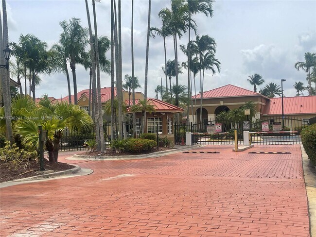 Foto del edificio - 18310 NW 68th Ave