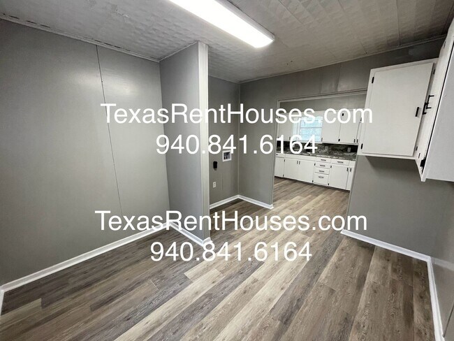 Building Photo - Cute and Cozy Home Near Downtown Burk
