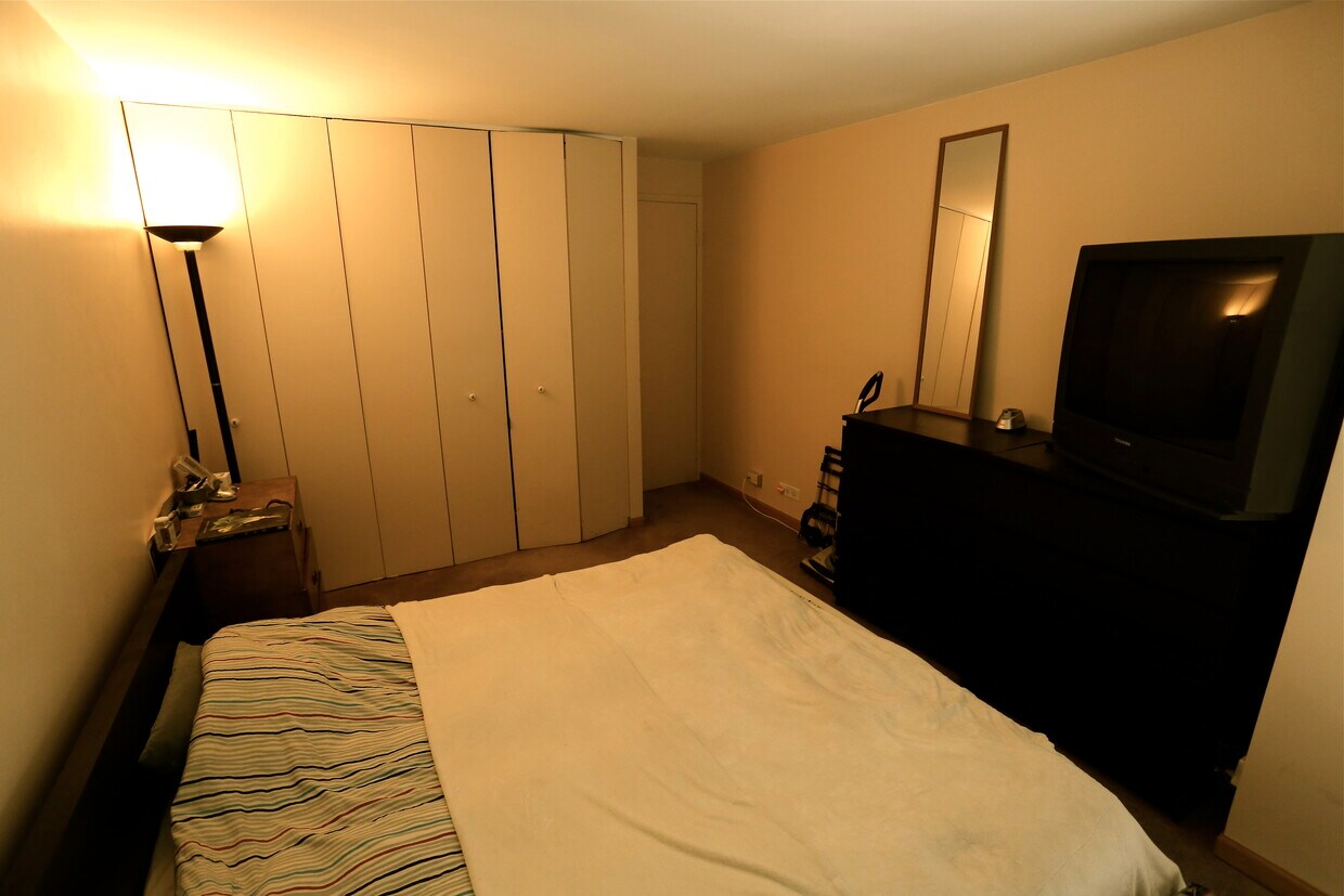 bedroom - 4343 N CLARENDON Ave