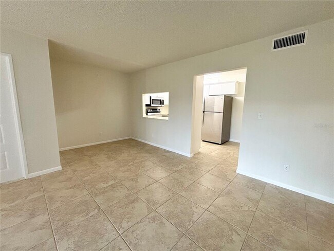 Building Photo - 952 Courtyard Ln
