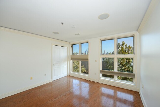 Foto del edificio - 812 Grand St