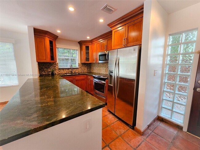 Foto del edificio - 2989 Bridgeport Ave