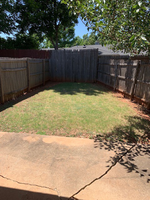 Foto principal - 12349 Cedar Springs Ln
