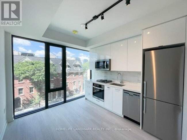 Building Photo - 195 McCaul St