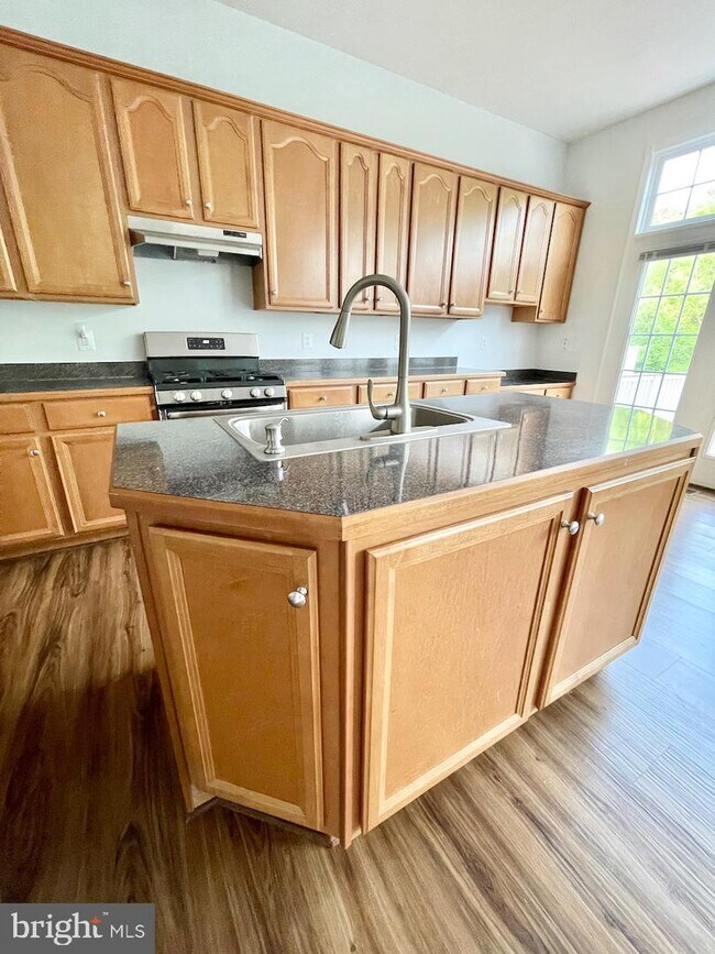 Foto del edificio - 2403 Cypress Green Ln