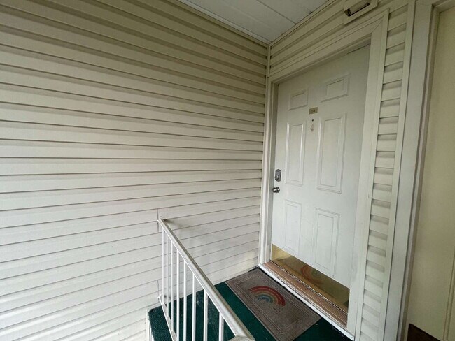 Foto del edificio - Private, End Unit - 2 Bed, 1 Bath Condo in...