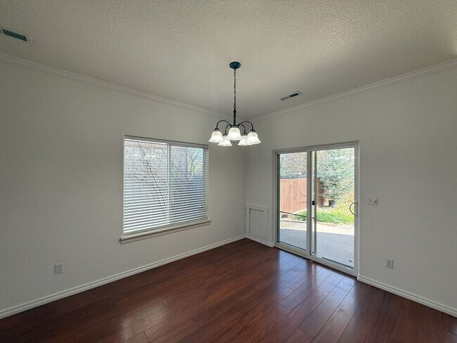 Building Photo - SPACIOUS LAYOUT! HARD SURFACE FLOORING, FE...