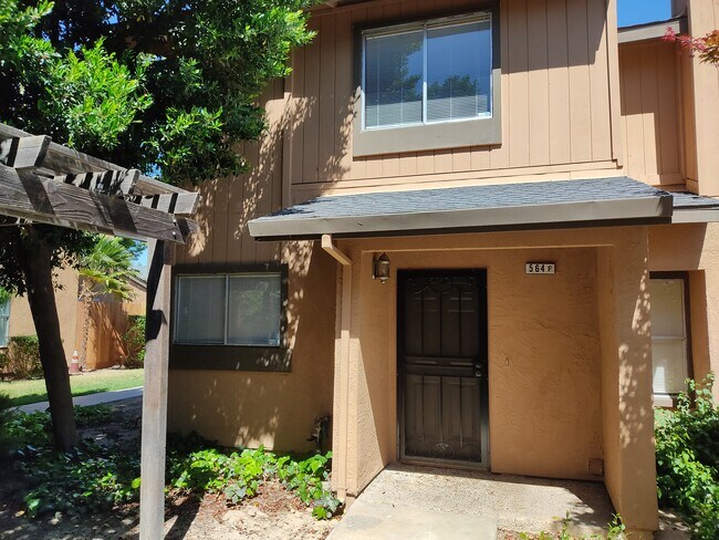 Building Photo - 564 Pirinen Ln