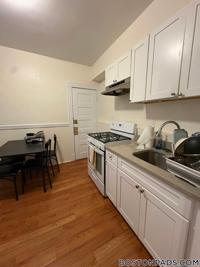 Building Photo - 885 Massachusetts Ave