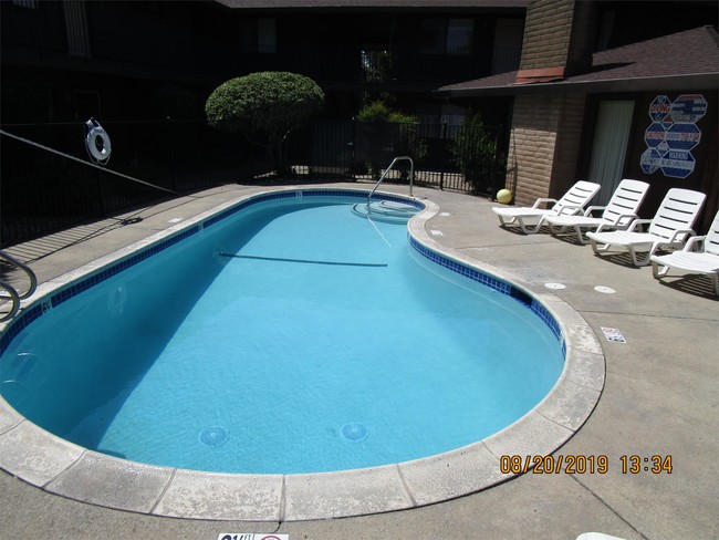 Foto del edificio - 3401 Hidden Oak Ct