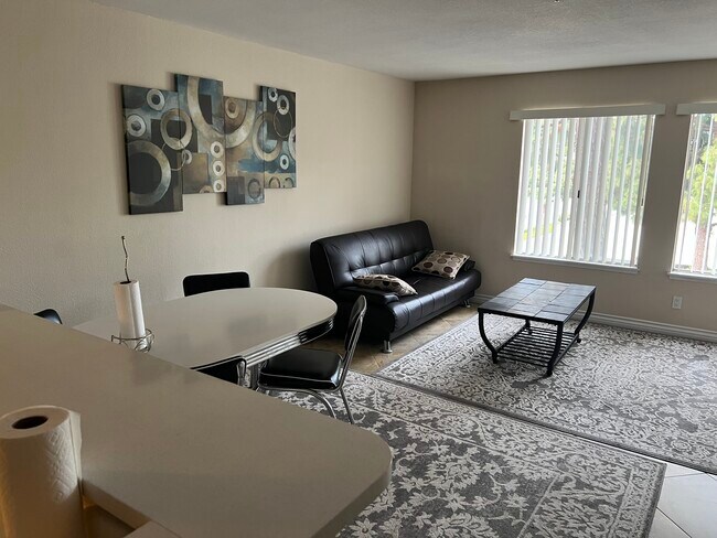 Foto del edificio - 8889 Caminito Plz