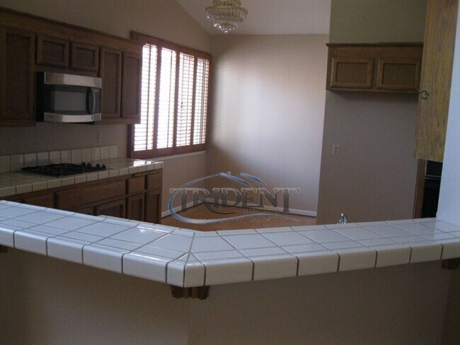 Foto del edificio - 4 bedroom, 2 bath house with approx. 2,144 square feet