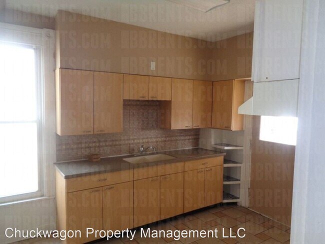 Building Photo - 3 br, 1 bath House - 302 South B Street,