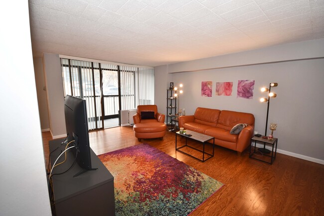 Living Room - 9060 Palisade Ave