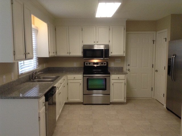Foto del edificio - 4719 Beech Crest Pl