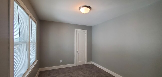 Building Photo - 414 Oneida St