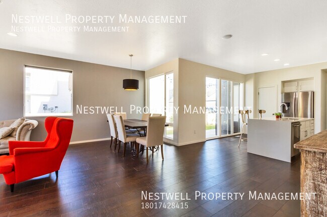 Building Photo - Modern 4-bed Energy Efficient Home in Dayb...