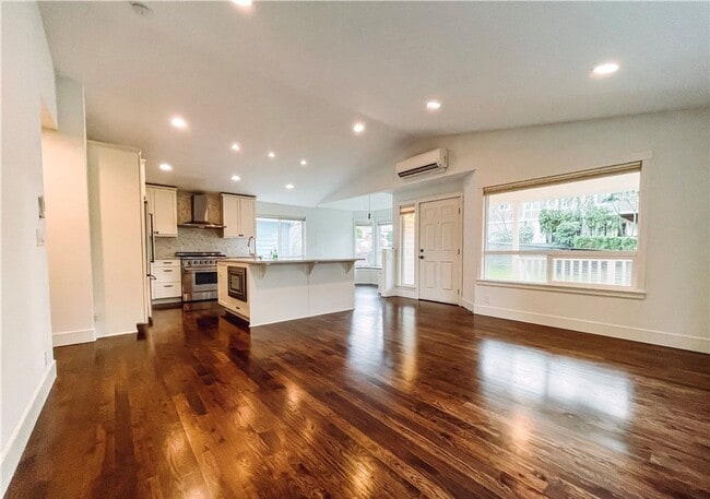 Building Photo - 2Bd/1Ba Kirkland Duplex