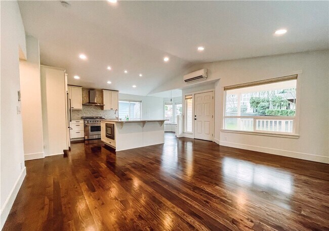 Foto del edificio - 2Bd/1Ba Kirkland Duplex