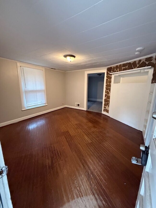 Foto del edificio - 2 Bedroom, 1.5-bathroom house