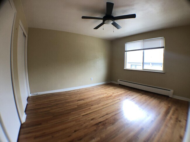 Foto del edificio - 2451 S Gaylord St