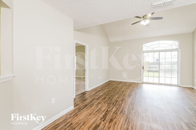 Foto del edificio - 9515 Southbrook Dr