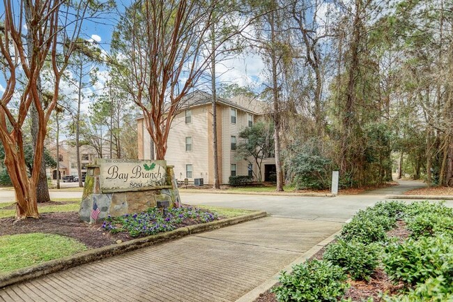 Foto del edificio - 8051 Bay Branch Dr
