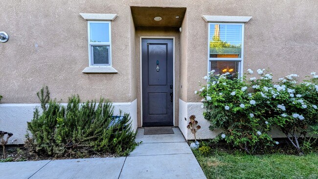 Entrada principal - 7600 N Courage Way