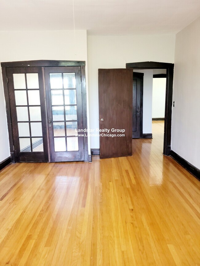 Building Photo - 3224 N Karlov Ave
