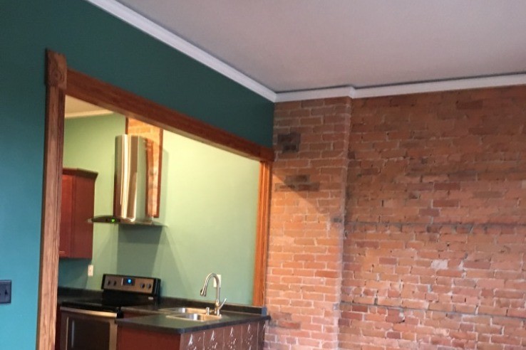 Habitación del frente - 139 E Front St