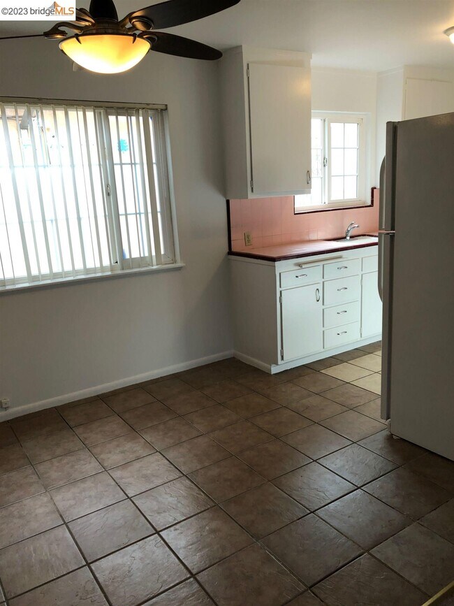 Building Photo - 3055 Davis St