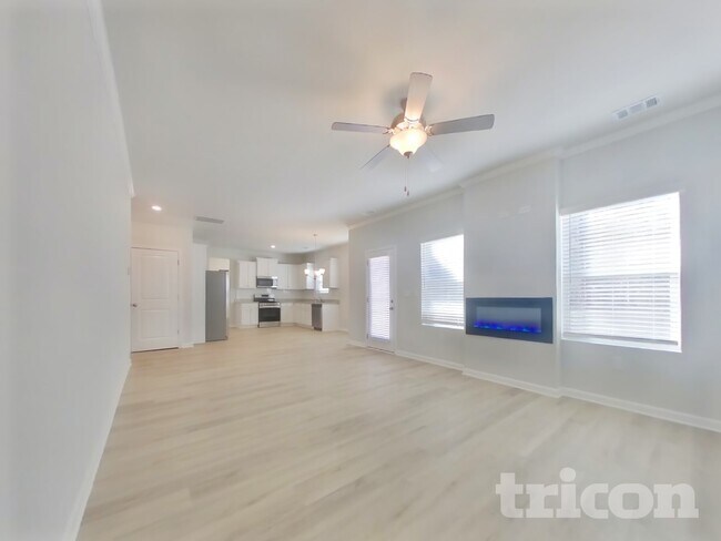 Foto del edificio - 831 Bryson Lake Cir