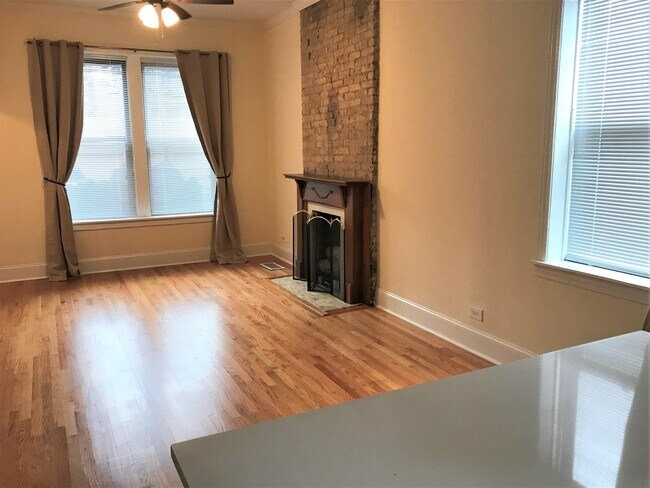 Building Photo - 1410 W Irving Park Rd