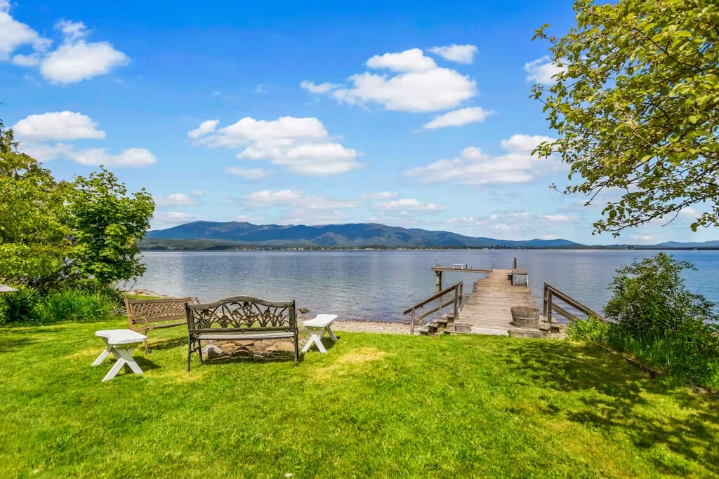 Primary Photo - 263 Lakeshore Dr