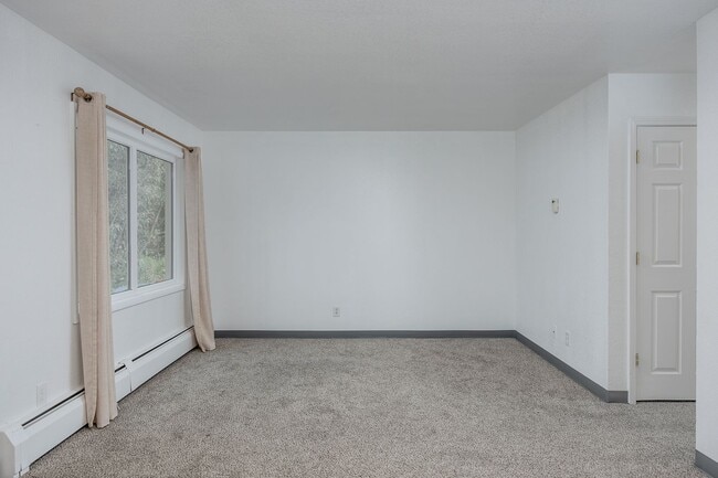 Building Photo - 1421 Kent Ct