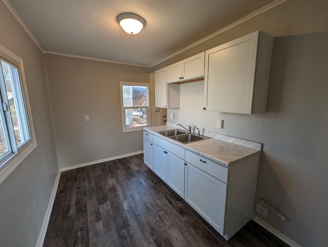 Primary Photo - 2 bedroom 1 bath home. NOW ACCEPTING SECTI...