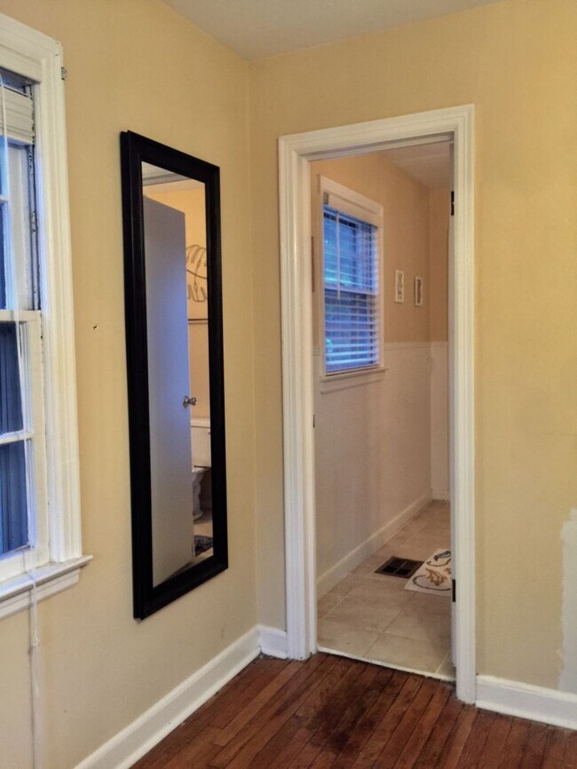 Building Photo - Two Bed / One Bath - Very Convenient Unit for Rent in Brandon