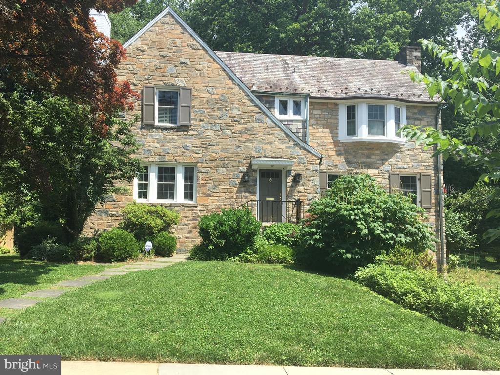 Foto principal - 3717 Fordham Rd NW