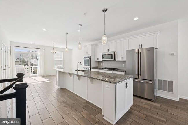 Building Photo - 10605 Meridian Hill Way