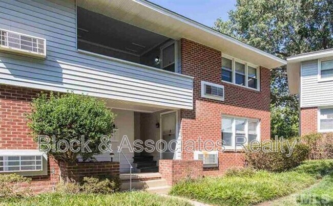 Foto del edificio - 631-B Daniels St