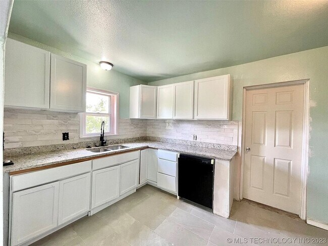 Foto del edificio - 4 Bedroom 2 Bath in Tulsa