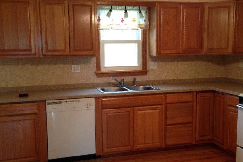 Kitchen - 8595 Kirsch Rd